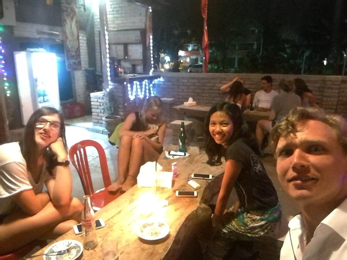 Apollo Hostel ロヴィーナ エクステリア 写真