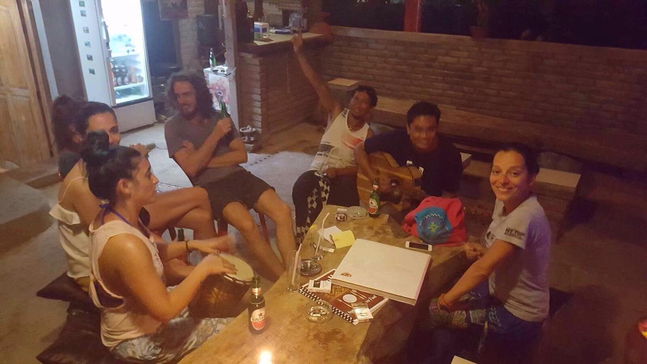Apollo Hostel ロヴィーナ エクステリア 写真